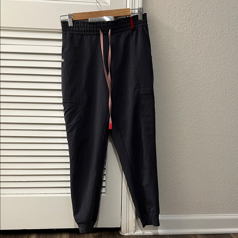 Women’s FIGS charcoal Jogger Pants